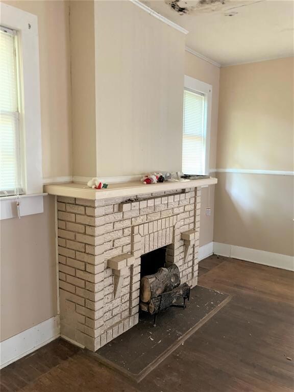 Decorative fireplace living room.