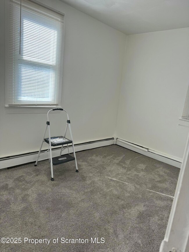 1135 Lloyd St unit 2nd floor, Scranton, PA 18508 - photo 3