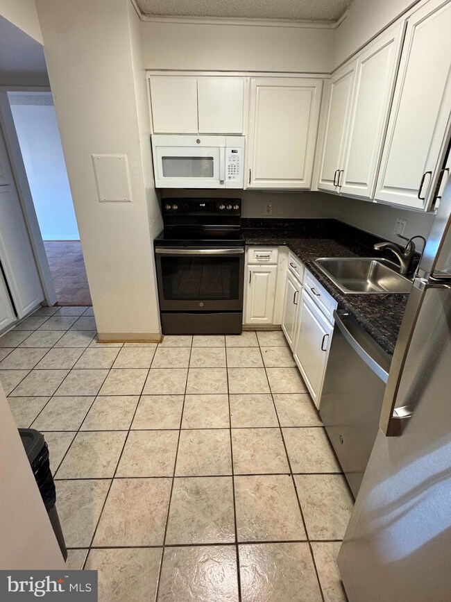 Tower Villas unit 104, Arlington, VA 22203 - photo 3