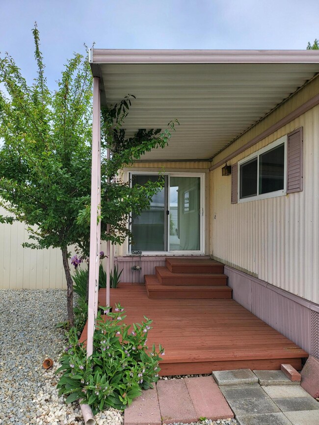 301 Freeman Rd unit 8, Central Point, OR 97502 - photo 2