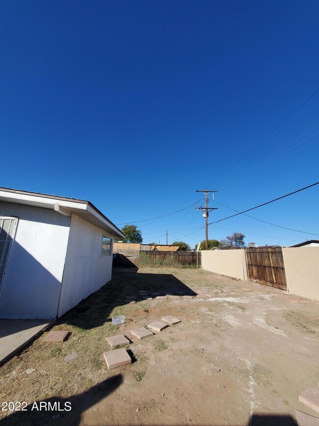 2319 N 48th Dr, Phoenix, AZ 85035 - photo 3