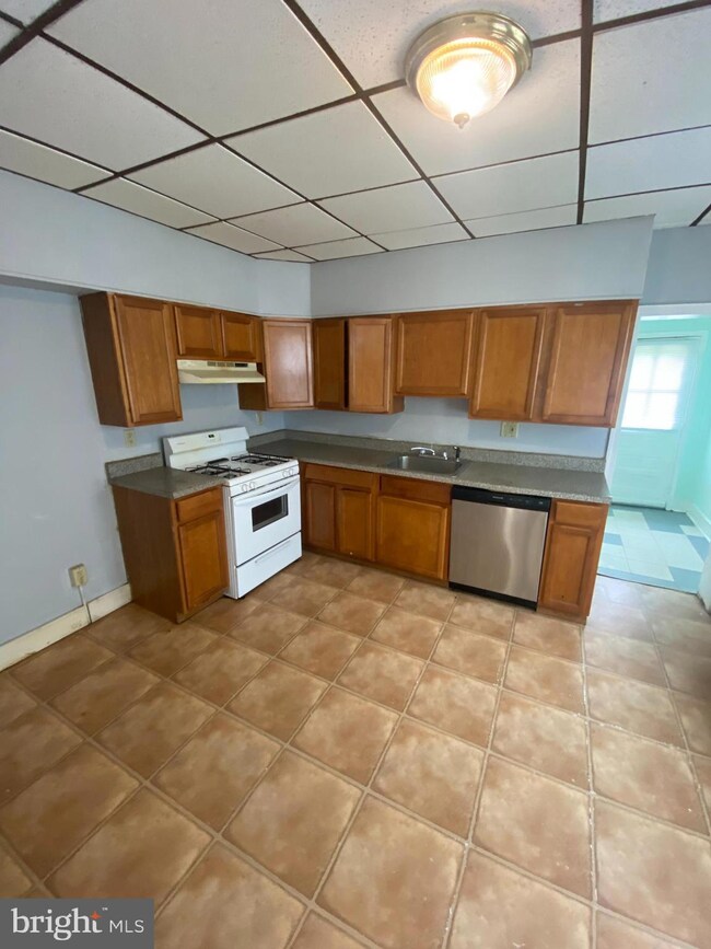 10 Cherry St, Darby, PA 19023 - photo 6