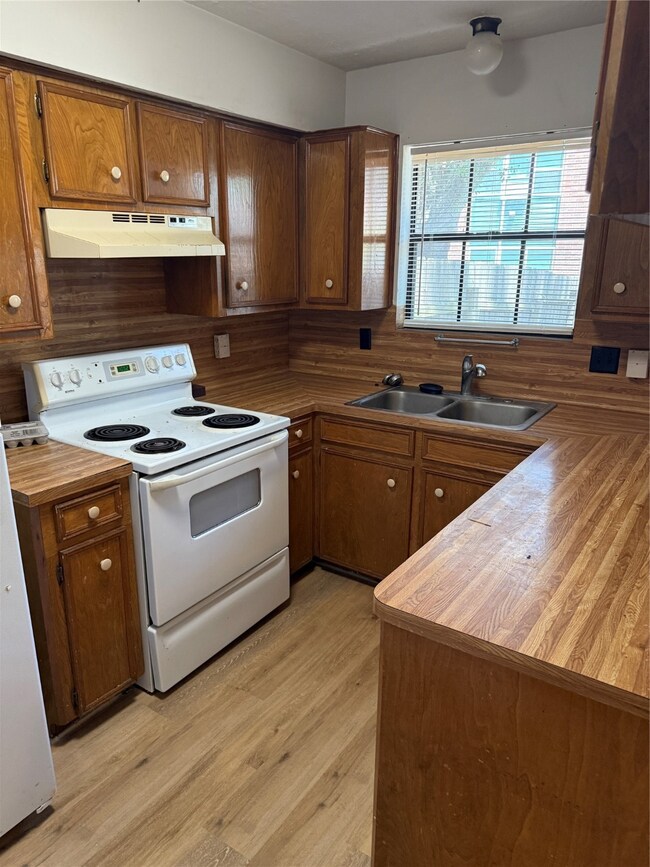 1107 Wilson Dr unit 1105, Rosenberg, TX 77471 - photo 5