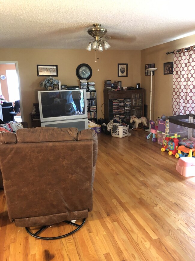 347 Liberty Cir, Prospect, TN 38477 - photo 2