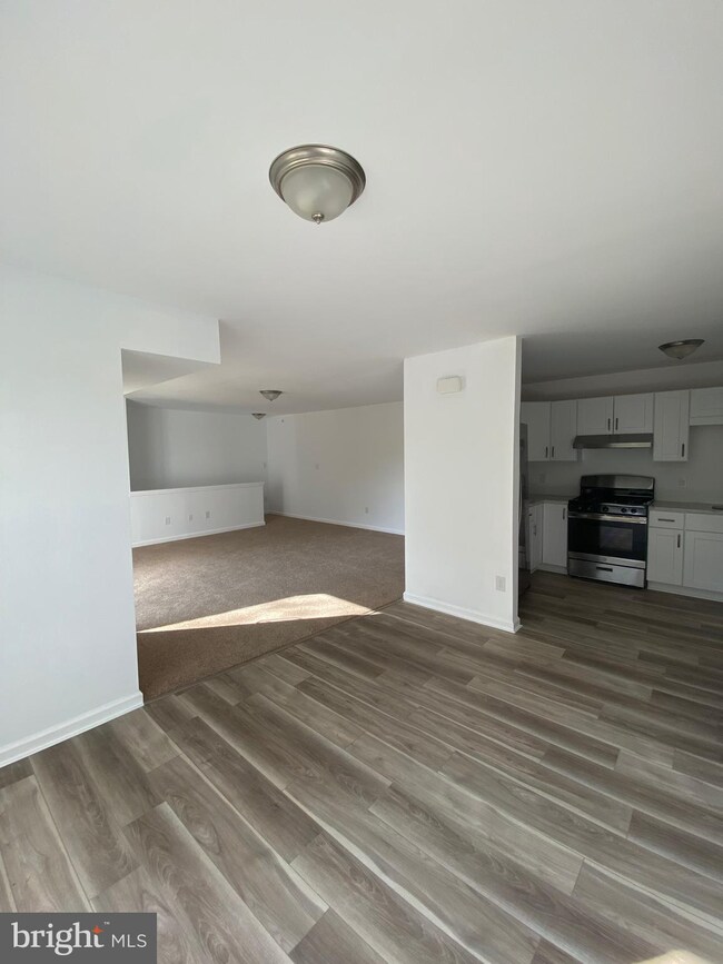 275 Green St unit 4P7, Beverly, NJ 08010 - photo 4