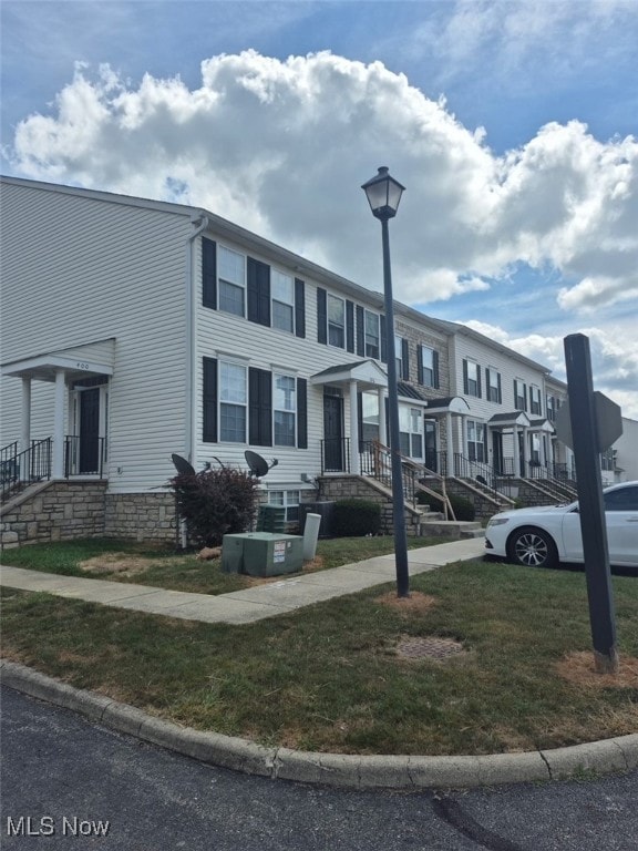 400 Oxford Oak Dr, Columbus, OH 43004 - photo 2