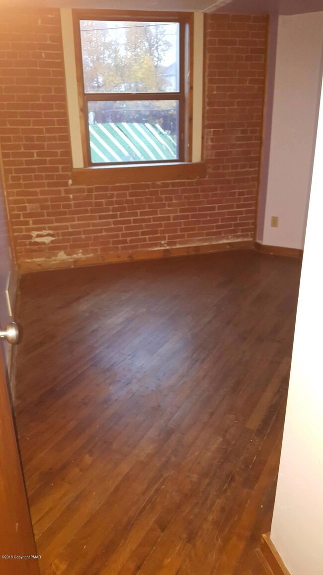 633 Mckinley St unit 103, Hazleton, PA 18201 - photo 6