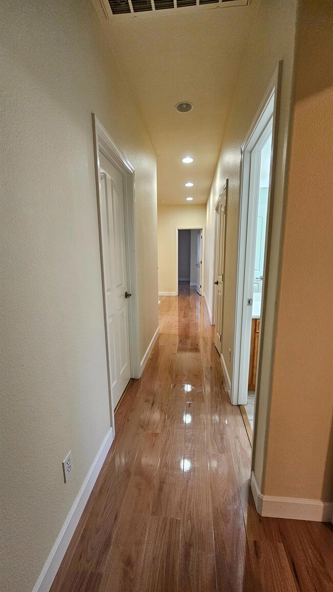 480 N Orinda Ct, Tracy, CA 95391 - photo 7