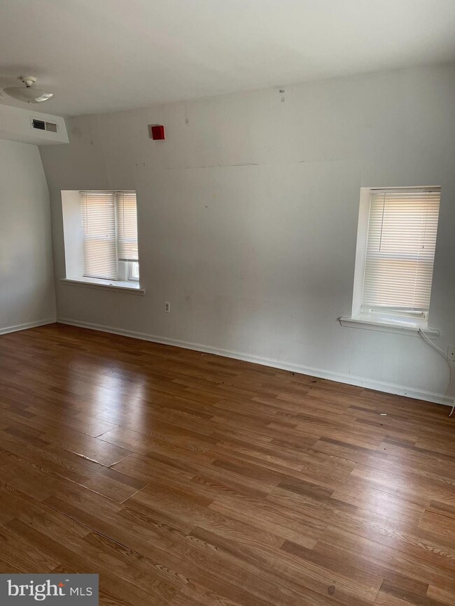 514 W Queen Ln unit 3, Philadelphia, PA 19144 - photo 4