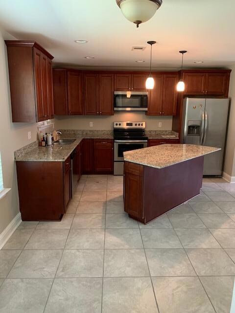 KITCHEN / ALL APPLIANCES STAY