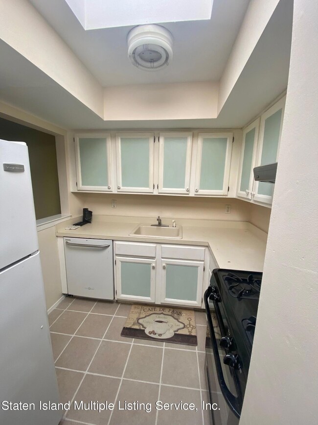 251 Katan Ave unit B, Staten Island, NY 10308 - photo 3