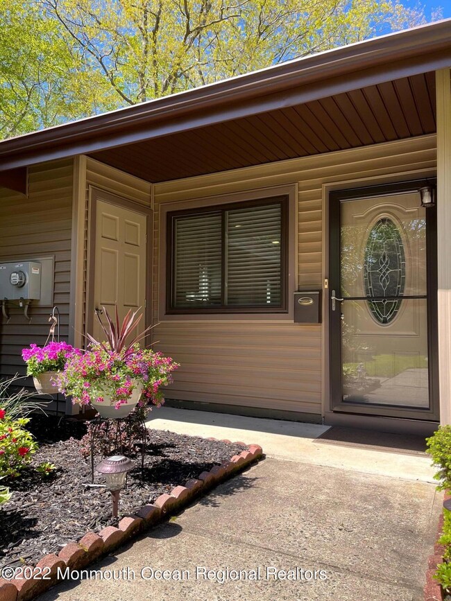 20 Hanover Ct, Red Bank, NJ 07701 - photo 2