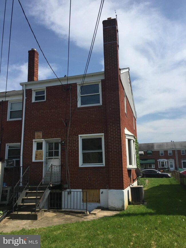 910 Middlesex Rd, Essex, MD 21221 - photo 2