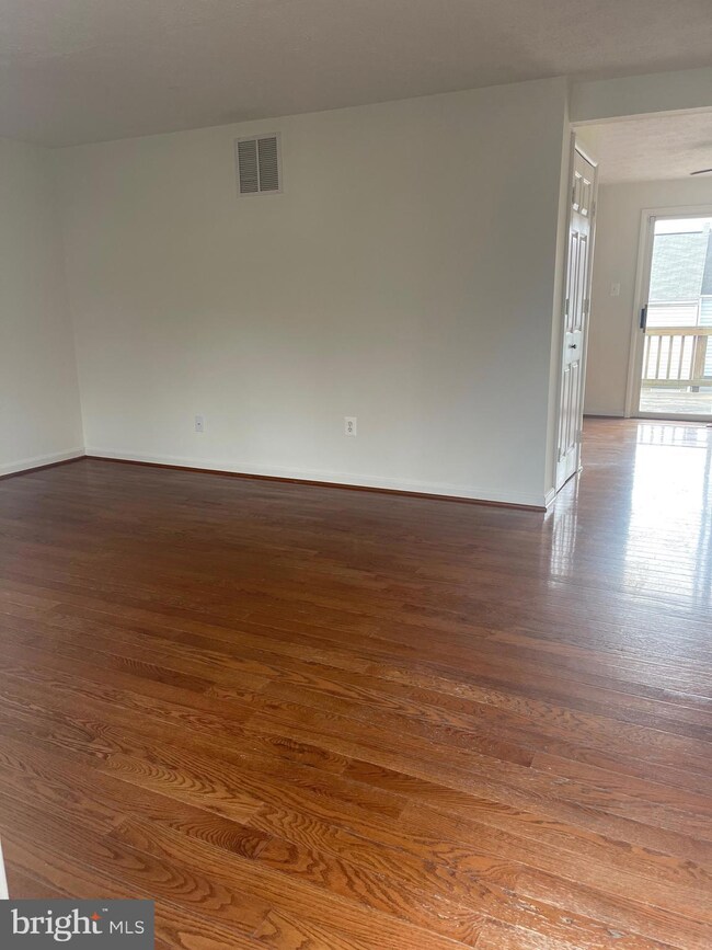 19033 Partridge Wood Dr, Germantown, MD 20874 - photo 4