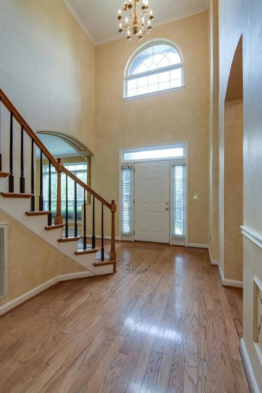 From foyer toward front door . . . 