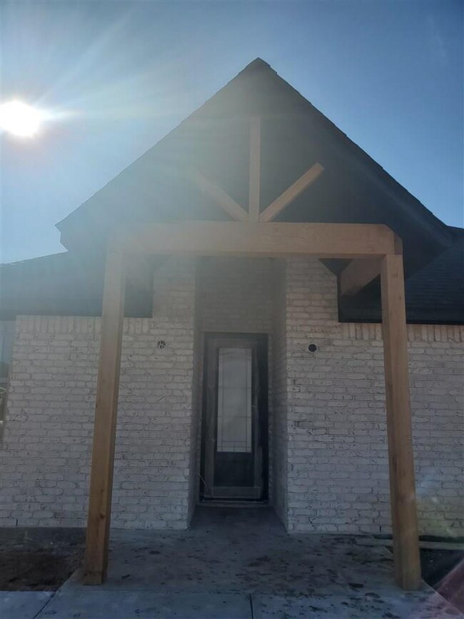 613 NW Creekside Dr, Cache, OK 73527 - photo 3