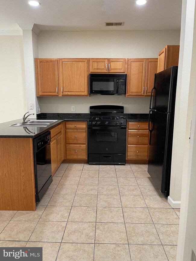 12900 Centre Park Cir unit 106, Herndon, VA 20171 - photo 4