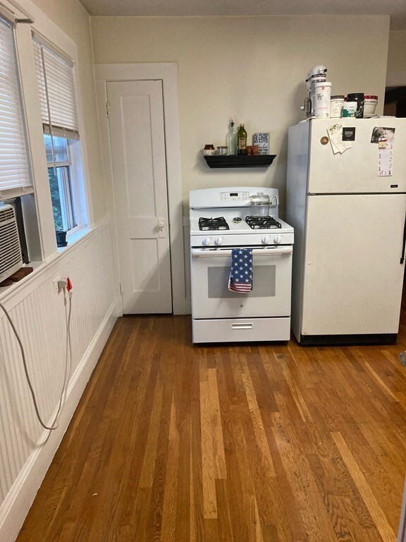 258 Robbins St unit 2, Waltham, MA 02453 - photo 4