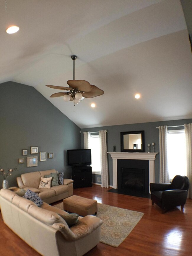 6200 Saskatchewan Dr, Louisville, KY 40228 - photo 2