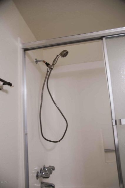 1006_Hall-bath-2_RLW2251_5x7