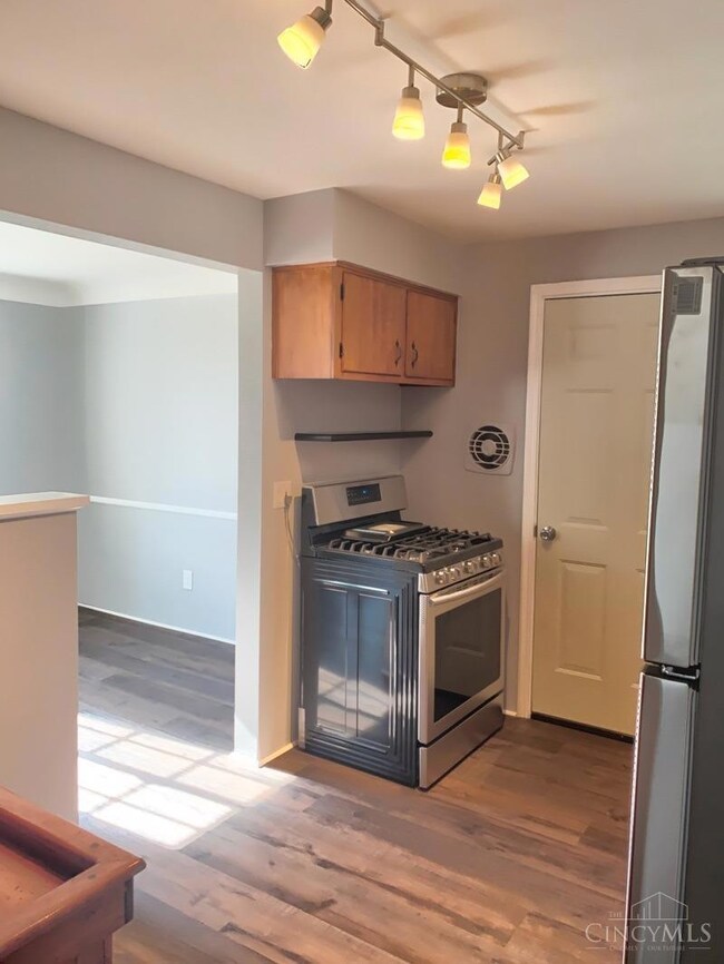 8336 Bobolink Ave, Cincinnati, OH 45231 - photo 7