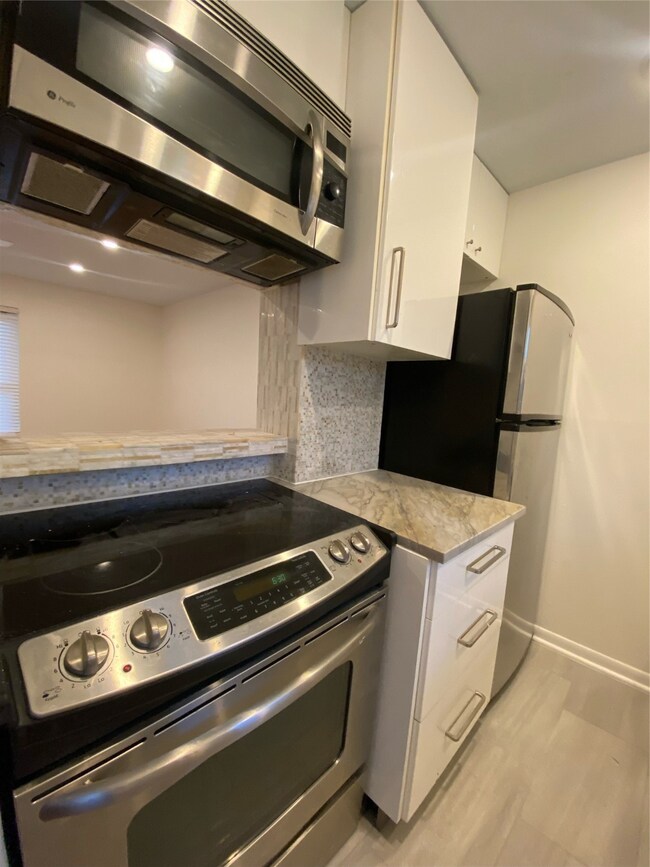 Great stainless steel appliances. Refrigerator is included with the unit.