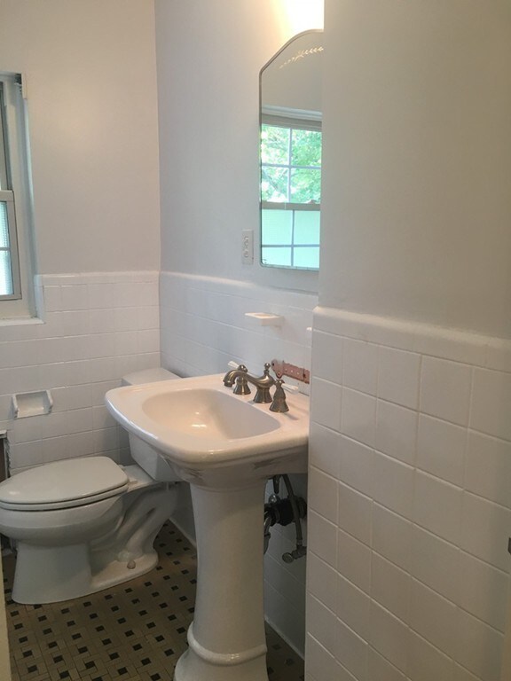 765 Vfw Pkwy unit 2, West Roxbury, MA 02132 - photo 5