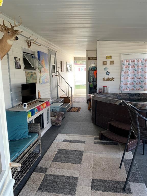 Screened Lanai With Hot Tub