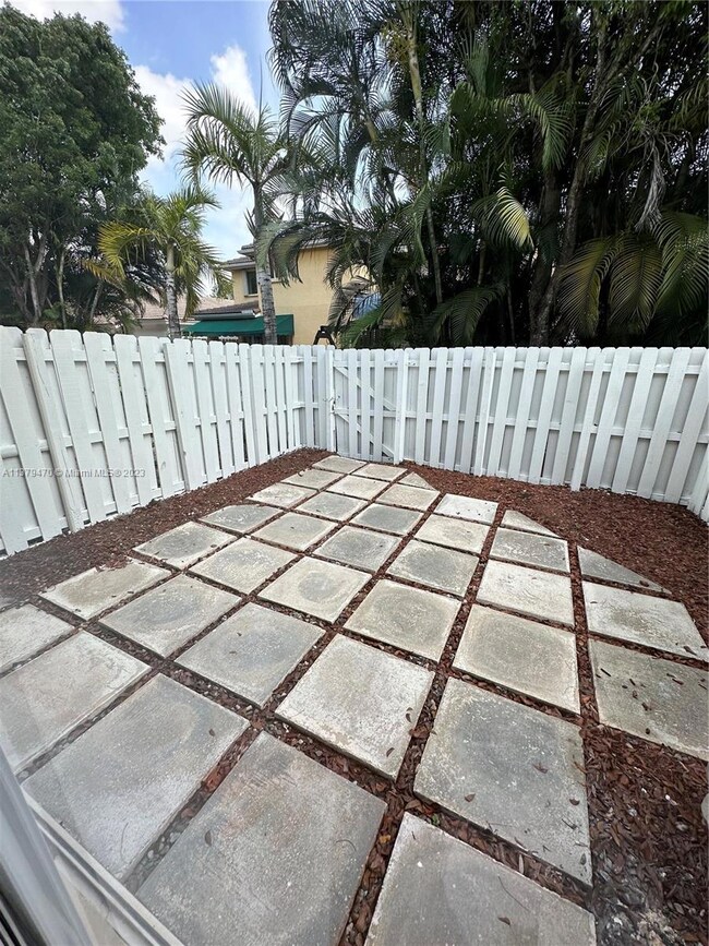 10945 NW 43rd Ln, Doral, FL 33178 - photo 7