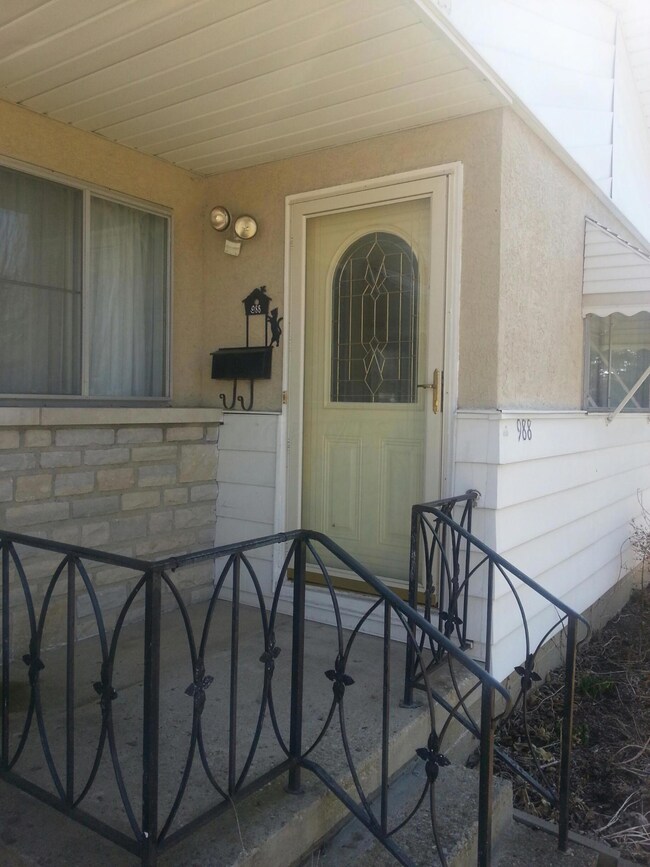 Welcome to 988 Hodges