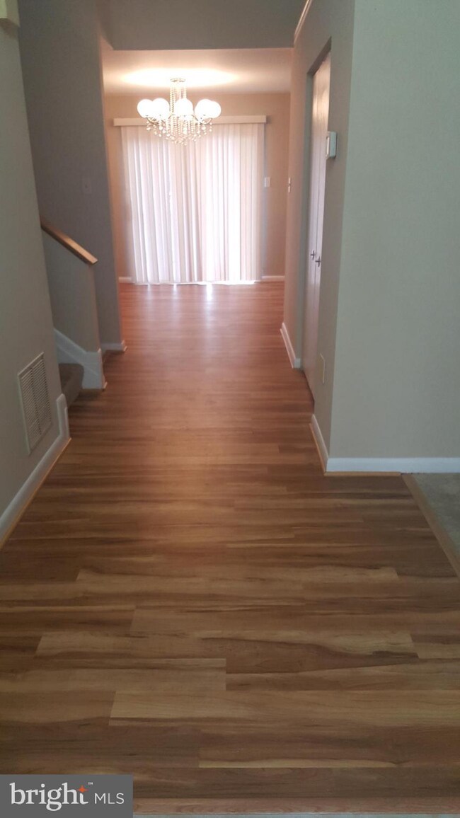 8121 Tamar Dr, Columbia, MD 21045 - photo 6