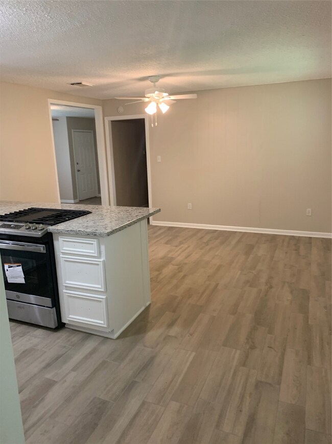 206 Sunnyview Ave unit A, Friendswood, TX 77546 - photo 6