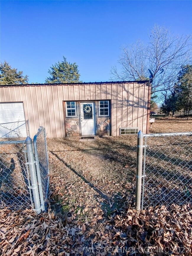 Chain link fence around yard