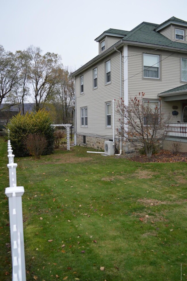 1310 Porter Ave, Taylor, PA 18517 - photo 5