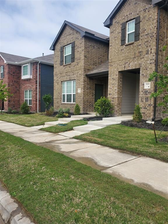 3917 Hometown Blvd, Heartland, TX 75126 - photo 2