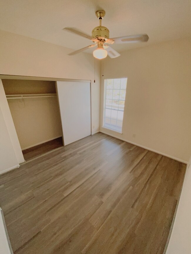 Sharpstowne Green unit 302, Houston, TX 77036 - photo 6