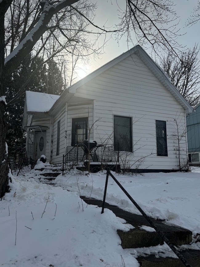 916 W Front St, Bloomington, IL 61701 - photo 2