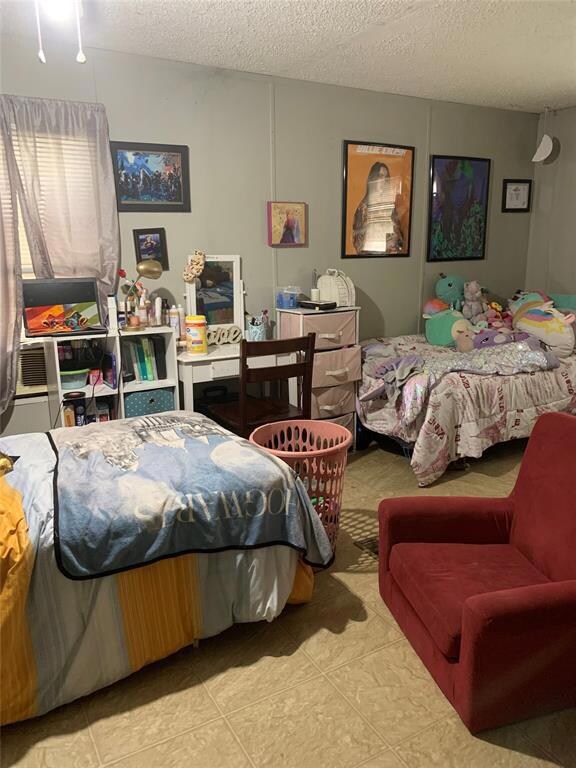 825 Pease River Dr, Granbury, TX 76048 - photo 4