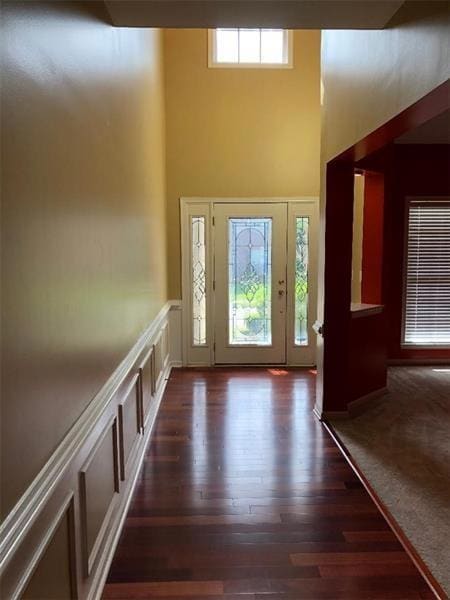 Foyer entrance featuring a wainscoted wall, a deco