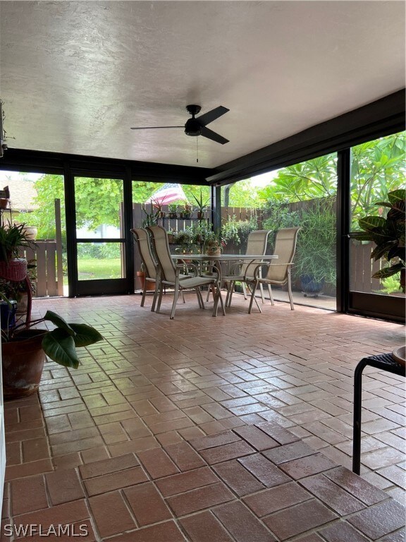 Huge patio for relaxing or entertaIning.