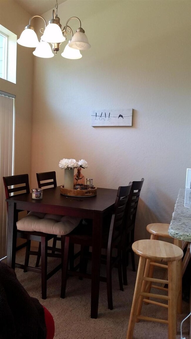 2555 Mistletoe Ct, Central Point, OR 97502 - photo 3