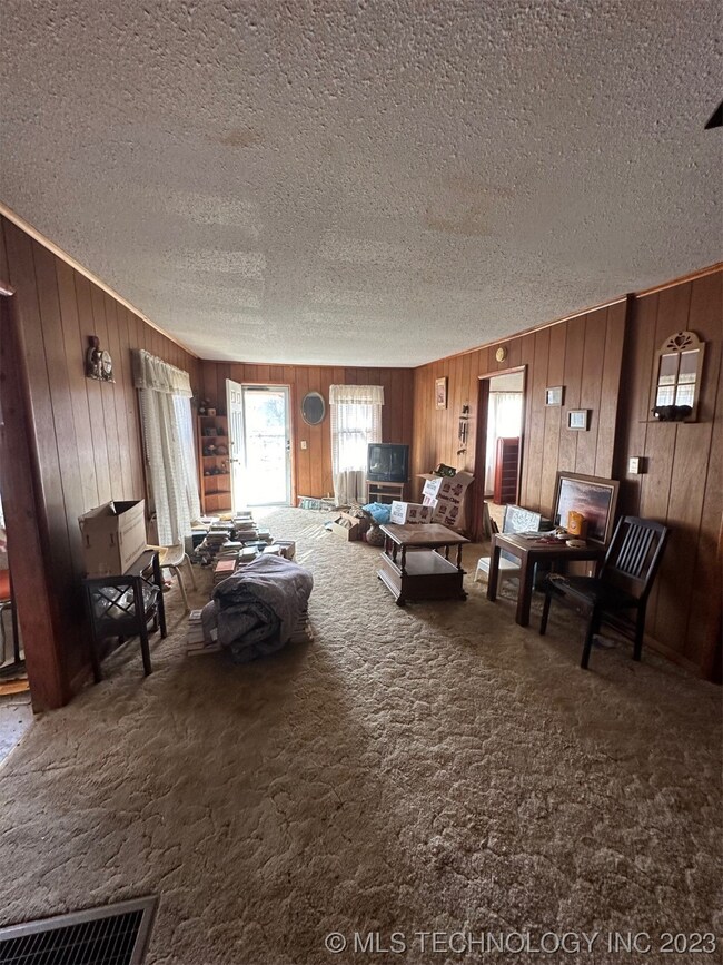 312 E Orange, Henryetta, OK 74437 - photo 2