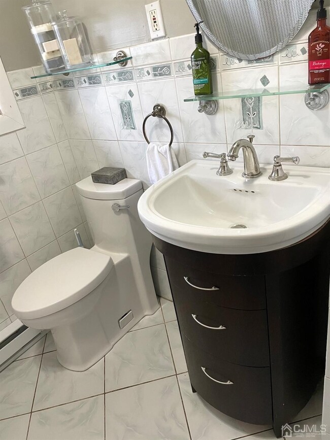 140 Capri Dr, Port Reading, NJ 07064 - photo 6