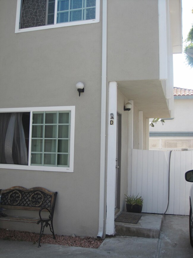 2308 Carnegie Ln unit D, Redondo Beach, CA 90278 - photo 2