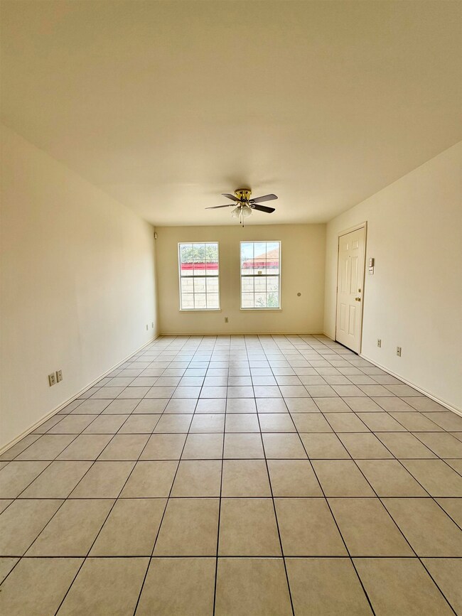 206 E Canal St unit 1, Laredo, TX 78041 - photo 4