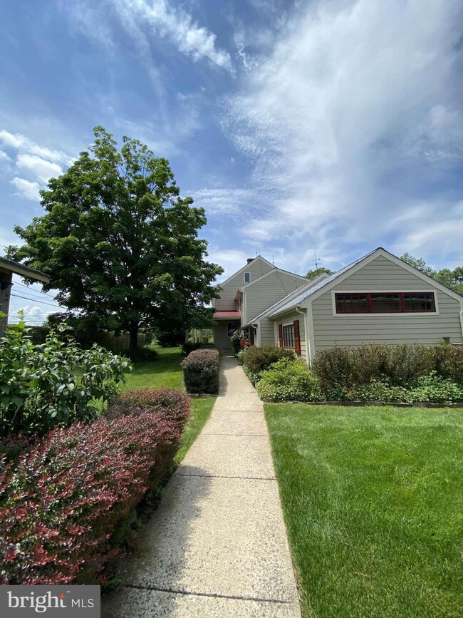 10 W Creamery Rd, Perkasie, PA 18944 - photo 2