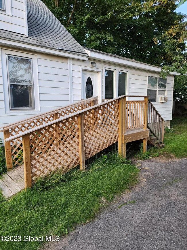 2736 Pauline Ave, Schenectady, NY 12306 - photo 3