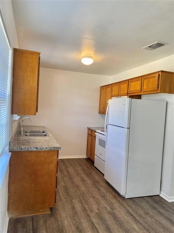 722 N Taylor St, Gainesville, TX 76240 - photo 6