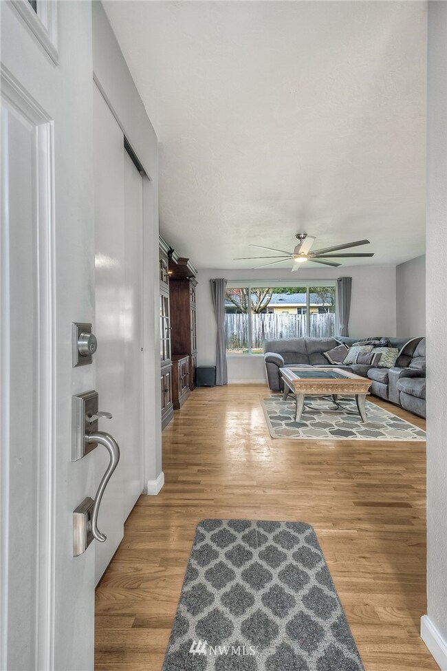 1838 Mckinley St, Enumclaw, WA 98022 - photo 2