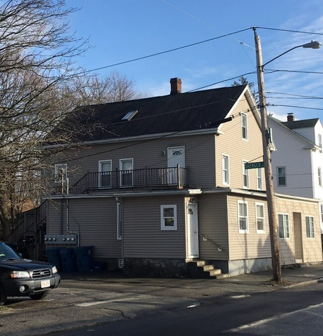 30 Oxford Ave, Dudley, MA 01571 - photo 2